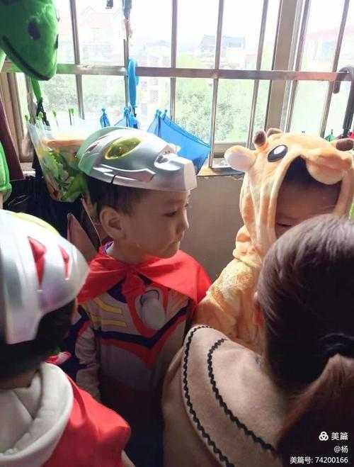 三个中班小朋友玩开汽车游戏：幼儿园角色扮演趣味互动