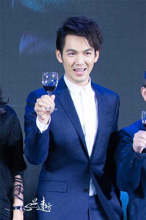 钟汉良三人行:经典角色回顾与精彩瞬间盘点