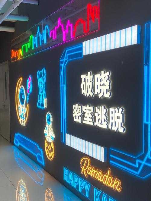 以下是对密室逃脱行业运营指南的优化建议及数据可视化呈现方案：
