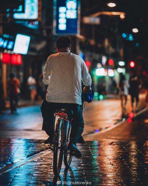 霓虹蝶影 赛博朋克风流光舞裙设计手记