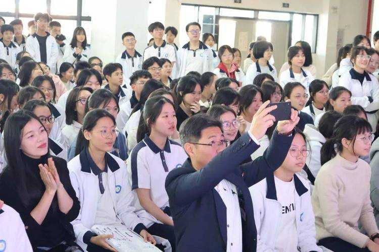 2025年龙海一中贴吧生态与校园现状观察