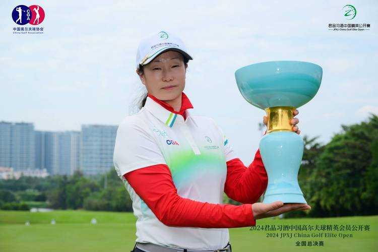 中国首位女性许竞绣花针登珠峰