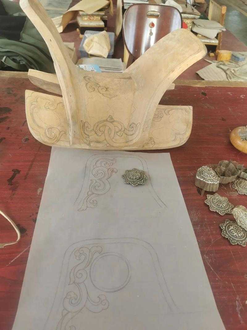 马鞍上装一根大木棒并坐上公钟 这个古怪组合的实用价值