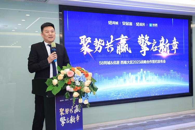 《极武尊》作为2025年MMO赛道的标杆案例,其创新实践与数据模型具有多维度的行业启示,以下为结构化分析: