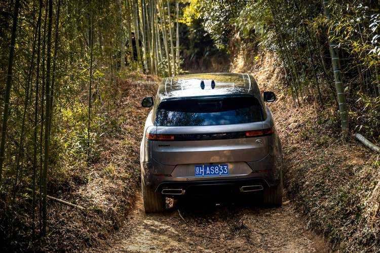 四虎CVT 4WD:畅行崎岖山路与泥泞沙地
